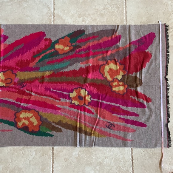 Cashmere wool blend multi colored floral motif scarf/shawl - Picture 2 of 13